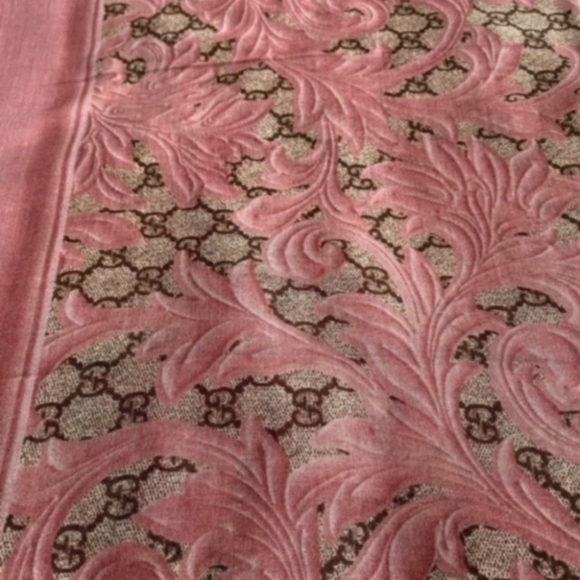 (NWT) Gucci scarf/wrap in size 55"ร55" - Picture 9 of 9